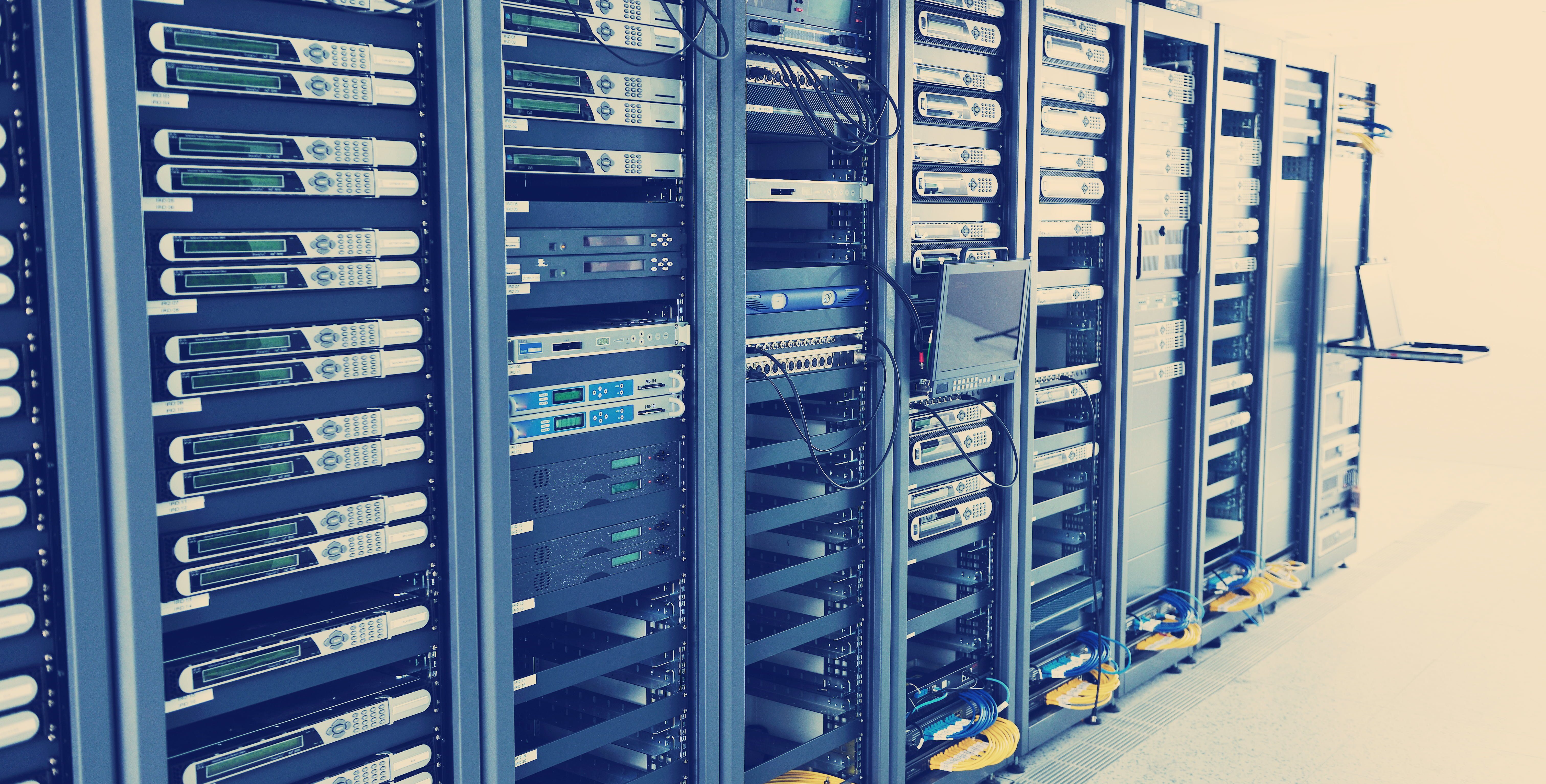 Pros and Cons of Dedicated Servers for Web Hosting